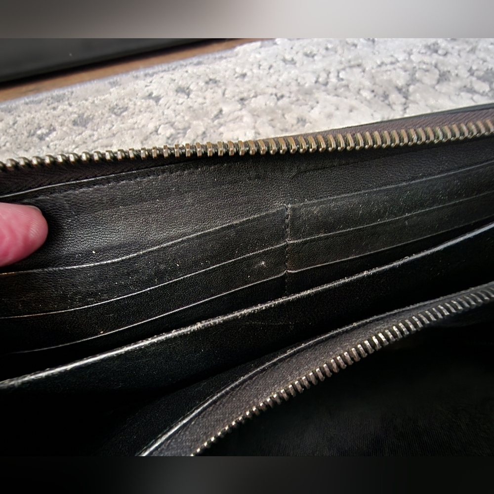 Bottega Veneta Black Zippy Wallet - Picture 11 of 11